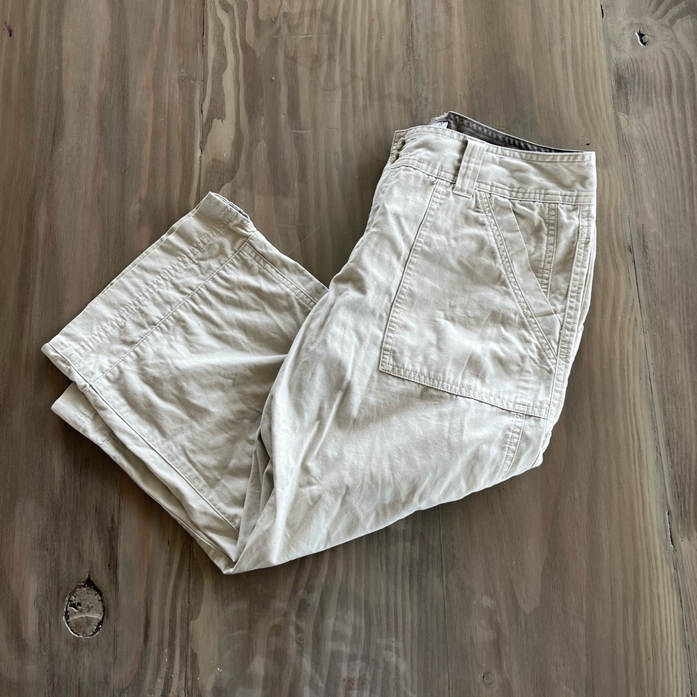 Columbia Womens Capri Khaki pants size: 6